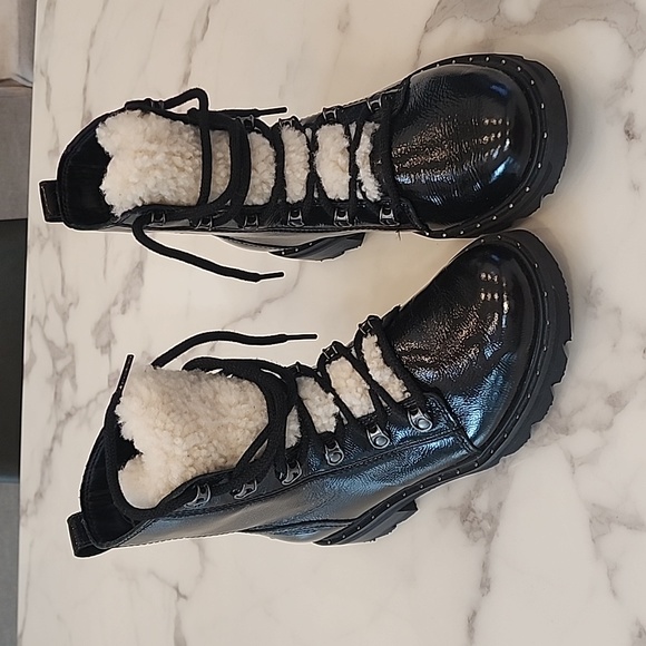 Black Shearling-Lined Women's Boots - Picture 2 of 4